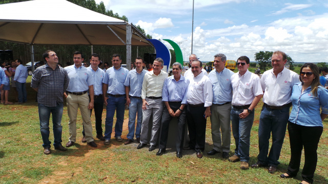 André inaugura MS-324 e garante escoamento de produção e impulsiona polo moveleiro O governador André Puccinelli visitou omunicípio de Água Clara para inaugurar a reforma do prédio do Detern e a MS-324, que ganhou 14,54 quilômetros de pavimentação asfáltica (Foto: Ricardo Ojeda)