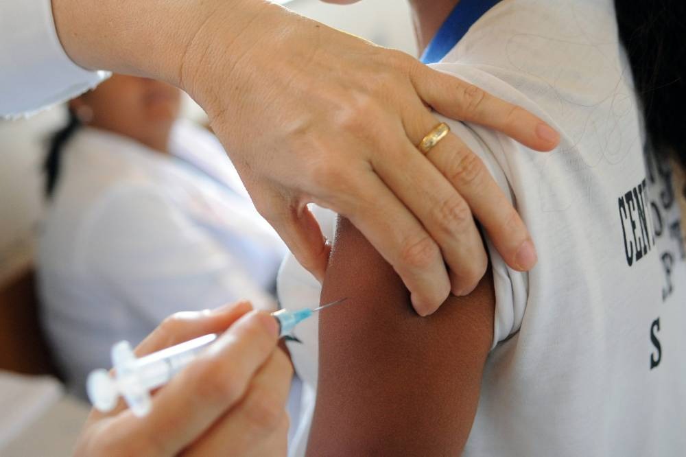 Quanto tempo dura a proteção da vacina contra febre amarela? Vacina: dose fracionada protege por pelo menos oito anos (Wilson Dias/Agência Brasil)