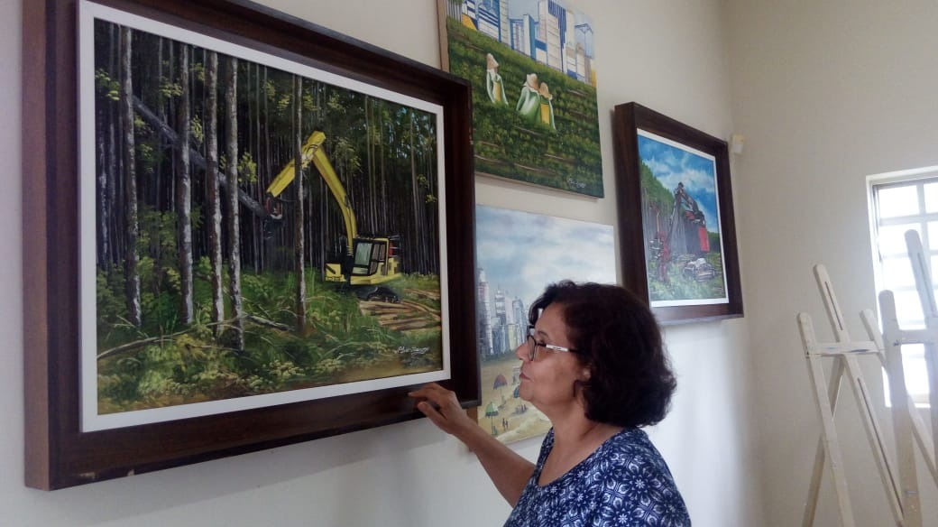 Celulose vira arte na mão de três-lagoenses Trabalhos de pintura em celulose de Nilva já chegaram até à Holanda.