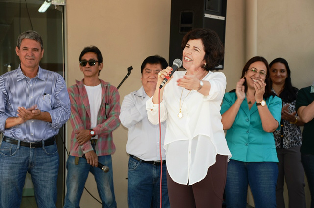 A solenidade contou com a presença da prefeita Marcia Moura, acompanhada do vice-prefeito Luiz Akira; Eliane Brilhante, Milton Gomes Silveira (Trânsito), Fernando Pereira (Finanças), Janaina Lunardi (Administração), Luciano Dutra (Desenvolvimento Econômico), Walter da Silva Dias (Esportes), Maria Lúcia Firmino (Assistência Social), Sivania Bersani (Gabinete), Mário Grespan Neto (Educação e Cultura) e Clayton Mendes de Moraes (Jurídico) (Foto: Divulgação/Assecom)