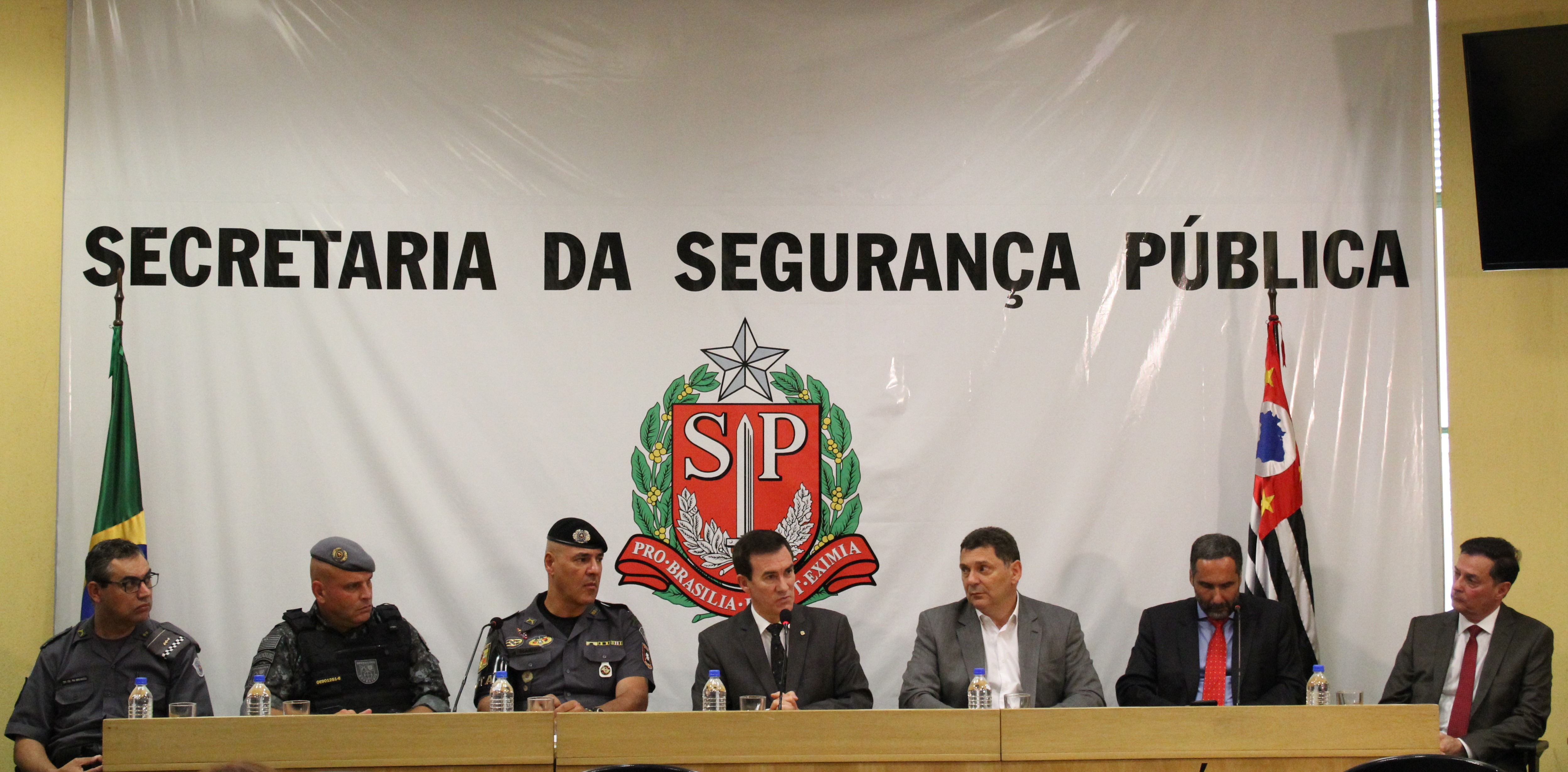 PM faz operação com 19 mil homens em todo o estado de São Paulo Coletiva de imprensa da equipe da SSP após a tentativa de assalto a bancos em Guararema, na tarde desta quinta-feira (4). Foto: Divulgação SSP/SP