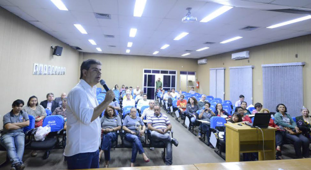 Nelsinho explana a conselheiros de saúde o que pretende fazer pelo setor, caso seja eleito governador (Foto: Divulgação)