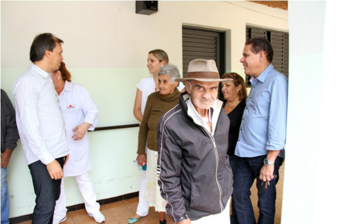 Lar dos Velhos recebe visita e churrasco oferecido por Vereador O objetivo do almoço foi promover um momento de descontração e de valorização dos idosos (Foto: Divulgação/Assecom)