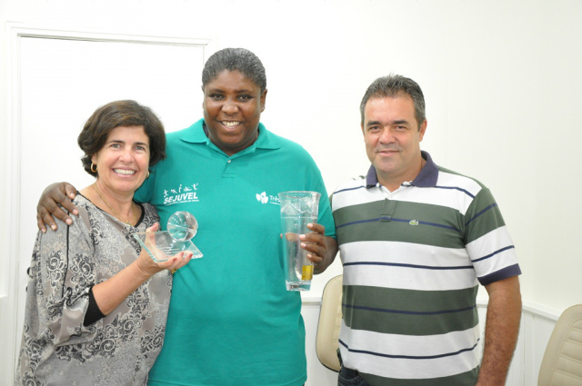 Prefeita recebe homenagem da campeã mundial de Basquete Durante a visita, Ruth relembrou seu início no esporte, sua trajetória como pivô da Seleção Brasileira de Basquetebol e a conquista de importantes títulos ao longo da sua carreira (Foto: Divulgação/Assecom)