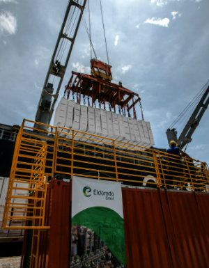 Celulose impulsiona exportação brasileira, movimentando US$ 2,75 bilhões nesse semestre O primeiro lote exportado pela Eldorado Brasil foi embarcado para cidade de Mobile, Alabama, EUA (Foto: Assessoria)