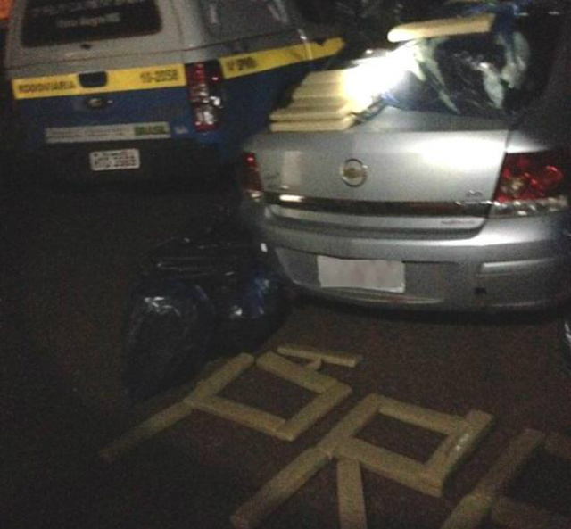 PMR apreende Vectra com quase meia tonelada de maconha Veículo e droga foram encaminhados para a Delegacia de Policia Civil de Maracaju (Foto: Divulgação/PM MS)