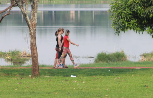 A pista de caminhada da Lagoa Maior é um dos principais destinos  para quem pratica exercícios físicos. (Foto: Leandro Amadeu) 