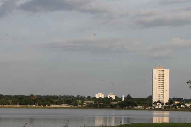 Chuvas podem cair à tarde e à noite hoje em Três Lagoas Durante a manhã, o céu registrou aumento de nuvens. (Fotos: Lucas Gustavo).