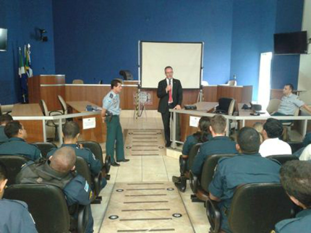 O promotor Dr. Luciano Lara falou sobre a importância da melhoria da qualidade do serviço de segurança pública em Três Lagoas. (Foto: Assessoria)