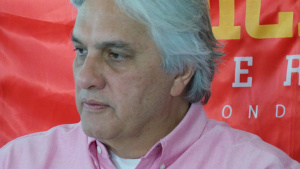 “Desenvolvimento é bom, mas não podemos esquecer os problemas sociais”, afirma candidato Na coletiva, Delcídio lembrou dos recursos carreados para Três Lagoas e região em seu mandato no Senado e as propostas de seu futuro governo (Foto: Ricardo Ojeda)