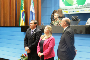 Os deputados Laete Tetila e Eduardo Rocha fizeram as honras da casa para a representante da Metalfrio