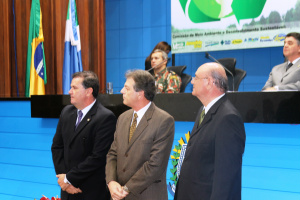 Renato Ottoni, gerente geral da Fibria, unidade Três Lagoas, foi recebido pelos deputados Eduardo Rocha e Laerte Tetila
