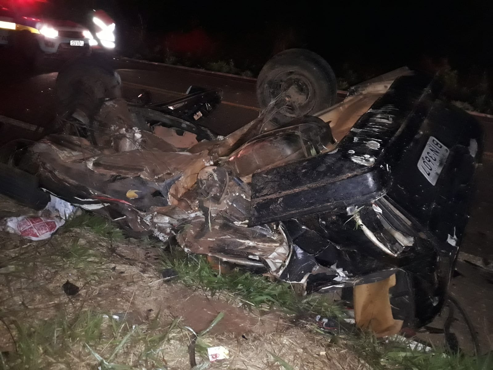 Motorista atropela animal em rodovia, perde o controle, bate em caminhão e morre na MS-395 Parati ficou destruída após o acidente. Foto: Nova News