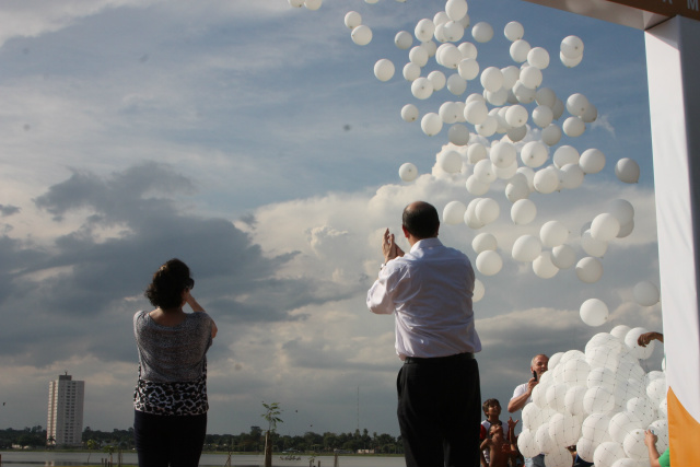 Balões biodegradáveis foram utilizados durante a cerimônia. (Foto: Patrícia Miranda)
