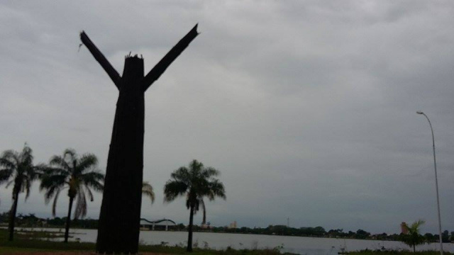 Sábado amanhece chuvoso em Três Lagoas; temporal é previsto à noite Imagem registrada da orla da Lagoa Maior na manhã de hoje (31). (Foto: Patrícia Miranda).