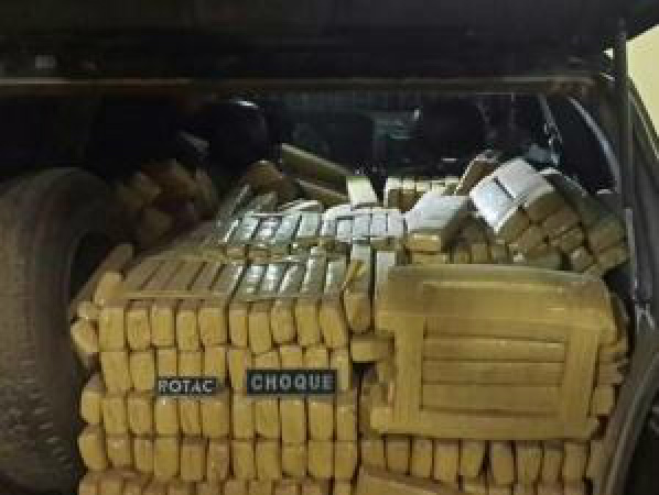 Batalhão de Choque e PF apreendem 700Kg de maconha na capital Os policiais chegaram até o local após uma denuncia anônima (Foto: Divulgação/Assecom)