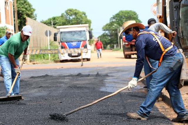 Rua do Bairro Guanabara recebe reperfilamento pela Prefeitura de Três Lagoas Obra está sendo realizada com maquinário e recursos próprios do Município (Foto/Assessoria)