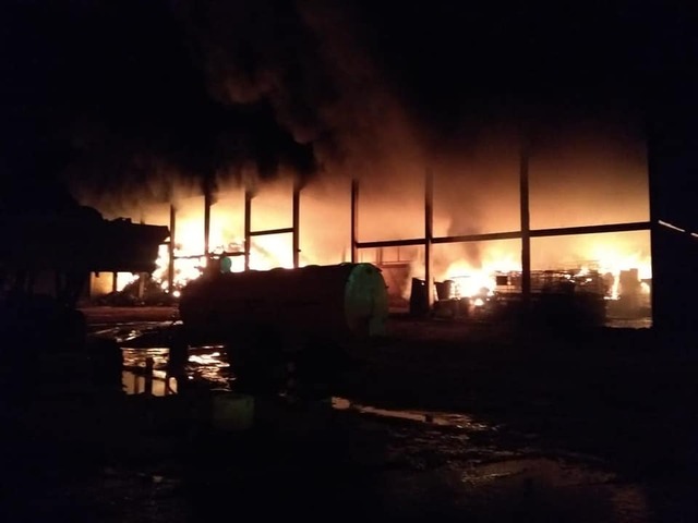Incêndio provoca explosão em indústria de resíduos; bombeiros contém o fogo Divulgação/5º GB