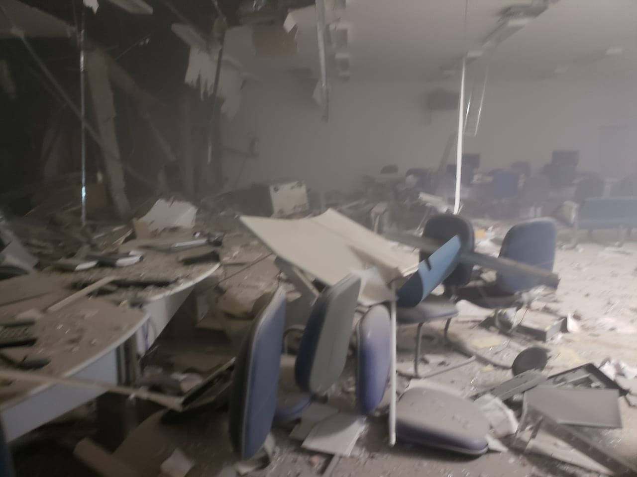 Agências ficaram destruídas com as explosões. Foto: Reprodução