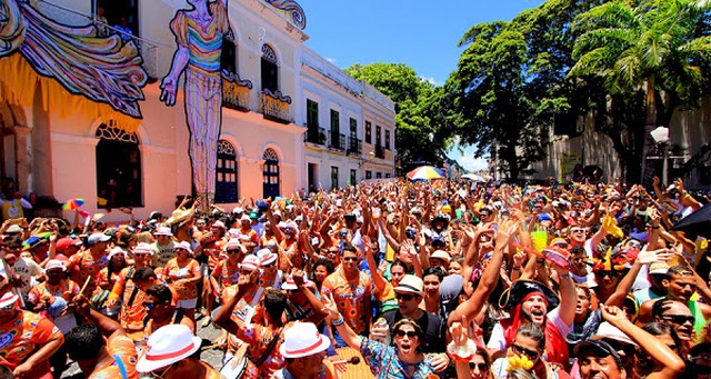 Brasil deve receber 400 mil turistas internacionais no Carnaval Em Recife, estão previstos 43 polos de animação espalhados pela cidade, com mais de duas mil apresentações - Foto: Reprodução Web