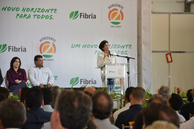 Marcia Moura solicita mais apoio do Governo Federal para Três Lagoas A prefeita Marcia Moura falou em seu discurso durante ao laçamento da pedra fundamental da Fibria, que das obras já realizadas no município com os recursos do Governo Federal. (Foto: Assessoria)