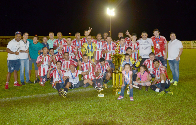 Arapuá conquista título de campeão de Futebol Amador do Centenário O time de Arapuá foi o vencedor da competição, além de ser destaque como o goleiro menos vazado e artilheiro. (Foto: Assessoria)