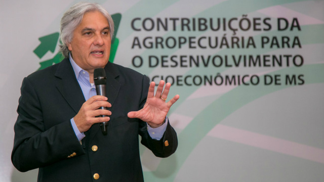 Delcídio afirma que vai reduzir impostos para incrementar agronegócio no Estado Delcídio apresentou as 14 propostas que pretende em seu governo para dar sustentação às ações em vários setores da administração estadual (Foto: Divulgação)