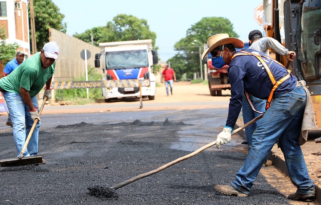 Diretoria de Serviços Públicos desempenha trabalho fundamental para a infraestrutura de Três Lagoas Recapeamentos, roçada, patrolamento de vias e limpeza de bueiros e piscinões estão entre os trabalhos realizados (Foto/Assessoria)