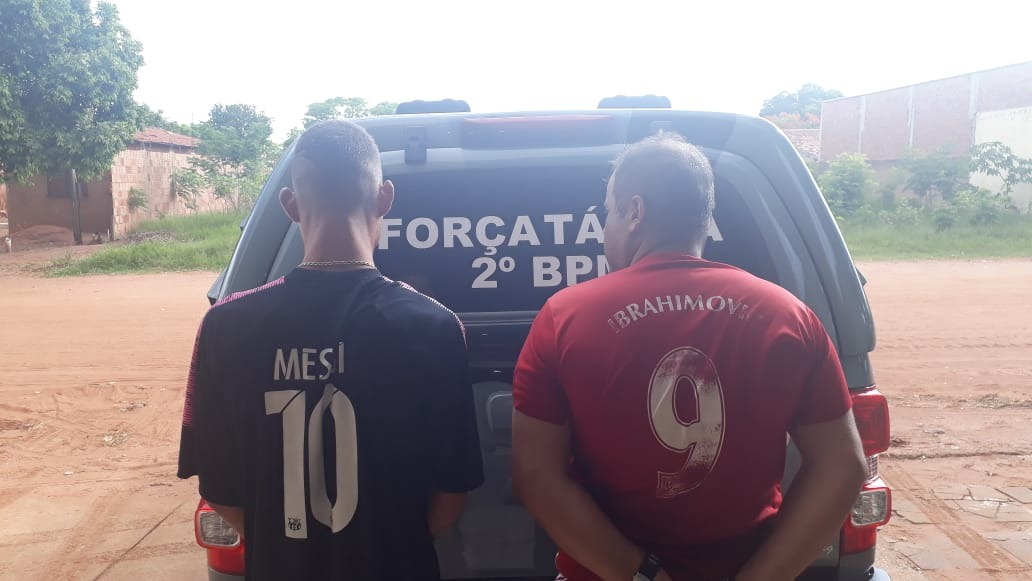 Força Tática prende dois por tráfico de drogas na Vila Piloto Homens foram presos por tráfico ao tentar transportar maconha em um Fiat Palio. Foto: Divulgação