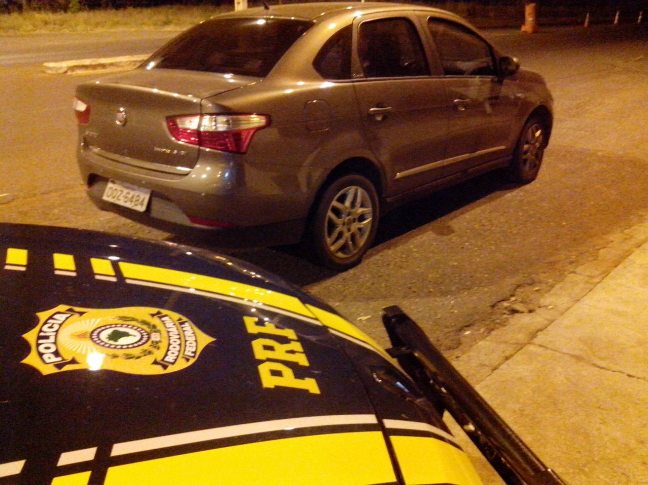 Para a Polícia, o motorista alegou não saber que o carro era furtado (Foto: Divulgação/ PRF)