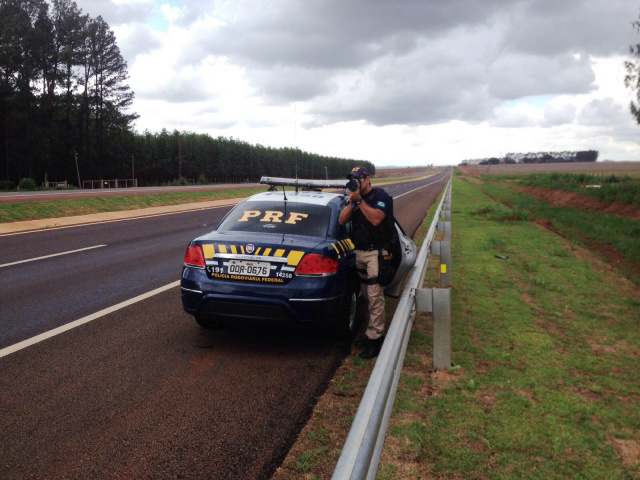 PRF multou 3.817 motoristas durante Finados; acidentes caíram A operação aconteceu de 30 de outubro a dois de novembro. (Fotos: Divulgação).
