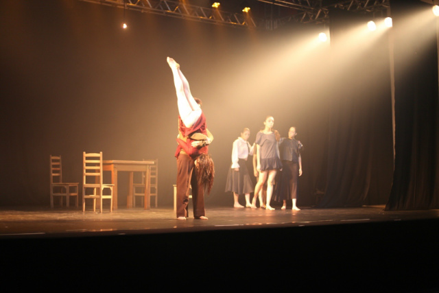 Festival Dança Três abre convocatória para segunda edição Cada grupo deve inscrever no mínimo duas e no máximo quatro coreografias, com tempo de até 15 minutos cada, sendo que, apenas duas serão selecionadas (Foto: Divulgação/Assecom)