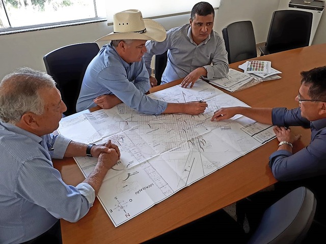 Prefeito discute novos projetos de saneamento com diretoria da Sanesul Foto: Assessoria