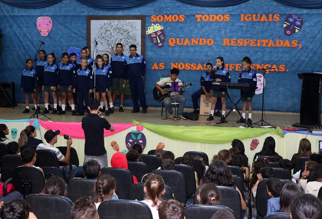 Alunos do CRASE “Coração de Mãe” participam de encerramento do projeto “Diversidade Cultural” Foto: Assessoria