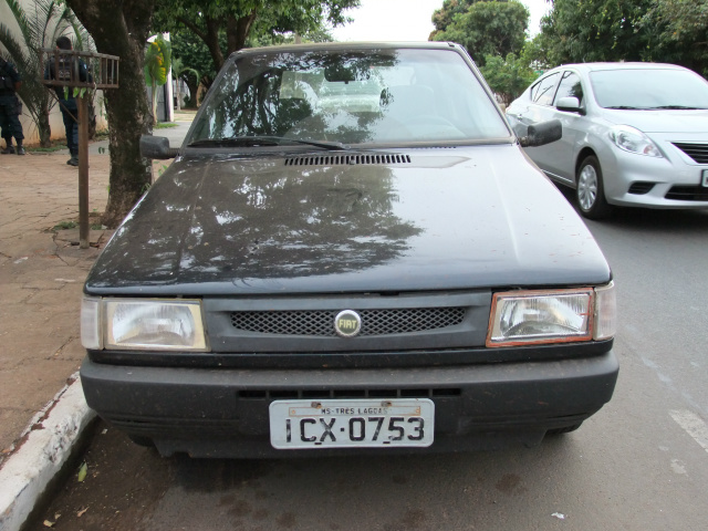 O carro que o autor queria atropelar sua ex-companheira foi apreendido ()Foto: Rodolfo Gomes)