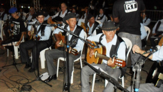 Público prestigia primeira noite da Expotrês Orquestra de Violeiros foi a atração da primeira noite da 36ª Expotrês.