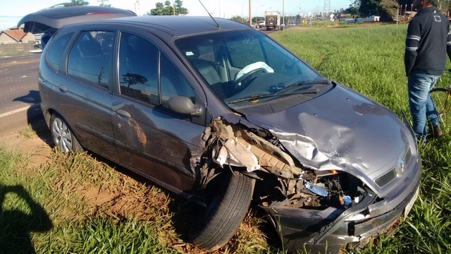 Vítima estava em carro que ficou com a frente destruída (Foto: Marcos Ribeiro/ G1 MS)