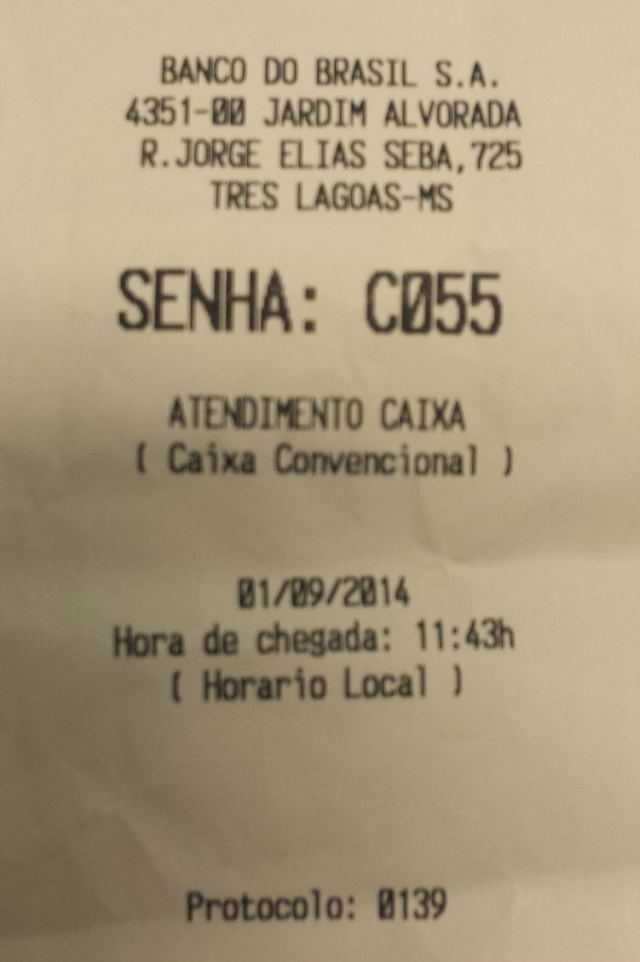 Em Três Lagoas, clientes do Banco do Brasil aguardam horas na fila para serem atendidos Senha de atendimento fornecido pelo sistema da agência que pode servir de prova para documentar a longa espera onde algumas vezes os clientes são submetidos