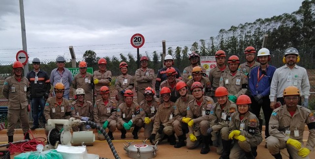 Corpo de Bombeiros realiza, no Arena Mix, simulado de acidente com produtos perigosos Vinte bombeiros, do interior do estado e de Três Lagoas, participaram do curso, que se encerra hoje. Foto: Divulgação