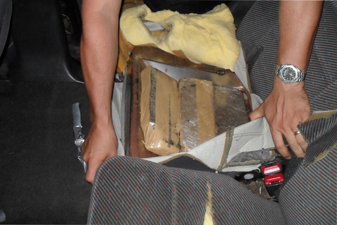 A droga estava escondida em diversos compartimentos do carro
Foto:DOF