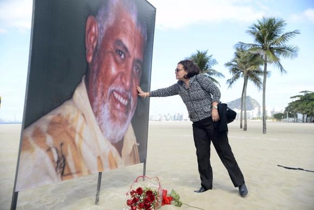 Rio de Janeiro - A irmã do jornalista Tim Lopes, Tânia Lopes durante o ato em memória aos 15 anos da morte de Tim Lopes. (Foto: Tomaz Silva/Agência Brasil)