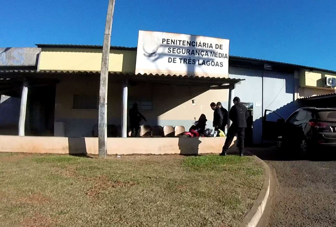 Em Três Lagoas, agente penitenciário é preso ao tentar fornecer celular a detento Fato aconteceu na Penitenciária de Segurança Média de Três Lagoas. (Foto: Divulgação/ Polícia Federal).