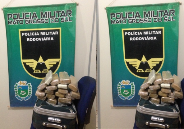 PMR encontra maconha em bagagem de ônibus intermunicipal Através das etiquetas de identificação e controle de bagagens foram identificadas duas mulheres, uma de 26 e outra de 30 anos (Foto: Divulgação/PM MS)