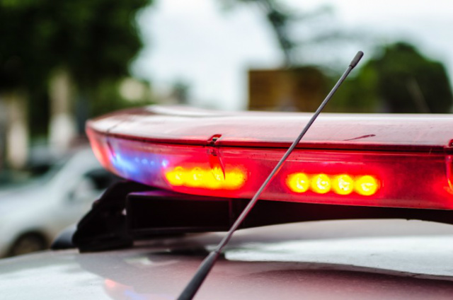 Em Três Lagoas, ladrões zombam e quebram celular de vítima por aparelho ser antigo Policiais militares procuraram pelos criminosos, mas ninguém foi encontrado. (Foto: Arquivo/Perfil News).