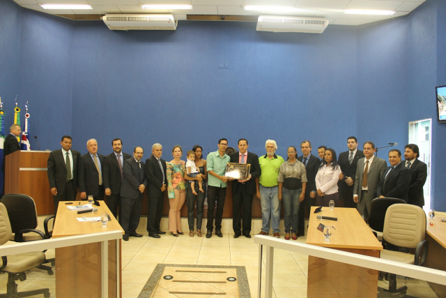 Elza de Angeli de Paula recebe Título de Cidadã Três-Lagoense na Câmara Municipal A homenageada, que tem esta atuação desde os anos 80, não pode estar presente por se encontrar enferma (Foto: Divulgação/Assecom)
