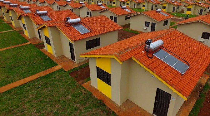 Gestão Reinaldo Azambuja entrega 348 casas por mês em Mato Grosso do Sul Reinaldo Azambuja garantiu 13.883 moradias aos sul-mato-grossenses. (Fotos: Assessoria).