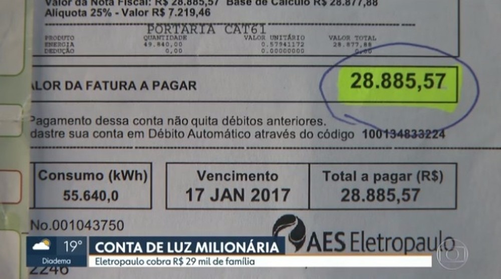 Família vê conta de luz subir de R$ 60 para R$ 29 mil em um mês Conta de luz da família disparou em 2017 (Foto: Reprodução/TVGlobo)