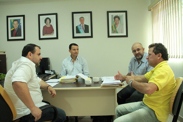 Servidor e secretário prestam informações sobre coleta seletiva As oitivas da Comissão ocorreram na semana passada, quando a Comissão de Vereadores convocou o proprietário e gerente da empresa Financial. (Foto: Assessoria)