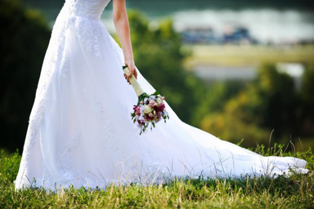 5 vestidos de noiva das famosas para você se inspirar Com o avanço da tecnologia, ficou muito mais prático e rápido escolher o seu vestido pela internet. (Foto: Assessoria)