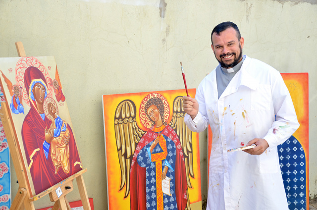 As obras foram confeccionadas durante três anos pelo Padre Clemilson Bernardes (Foto: Assessoria) 